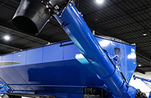 High-capacity auger system on Brandt 2500 DXT grain cart, engineered for maximum throughput and durability.