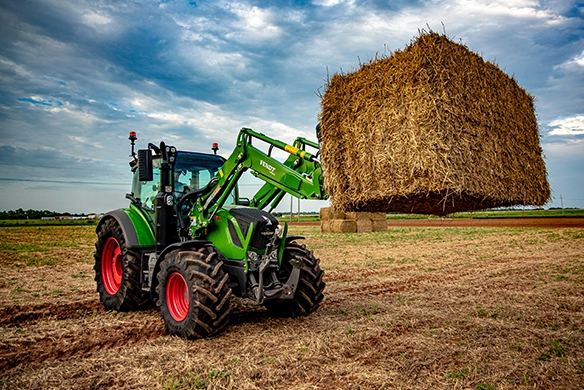 Save with financing deals on Fendt compact and utility tractors.