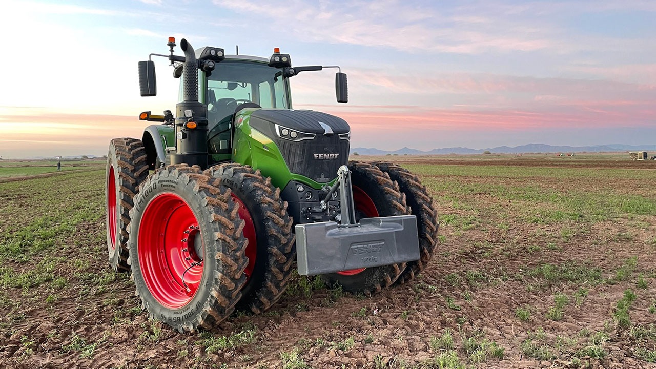 Fendt 1000 Vario tractor with dual rear tires on a field, built for high-horsepower performance and precision farming.
