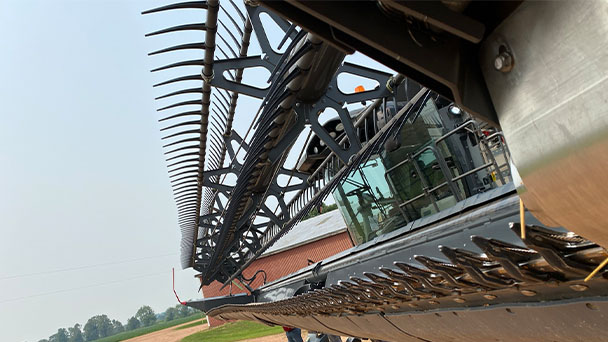 Close-up of Gleaner 9300 Series grain head showcasing cutting components and reel design for high-efficiency harvesting.